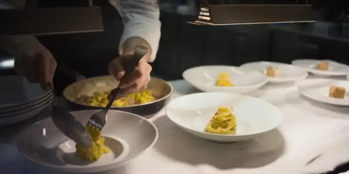 Как не ударить в грязь лицом в модном дорогом ресторане: 12 самых распространённых ошибок