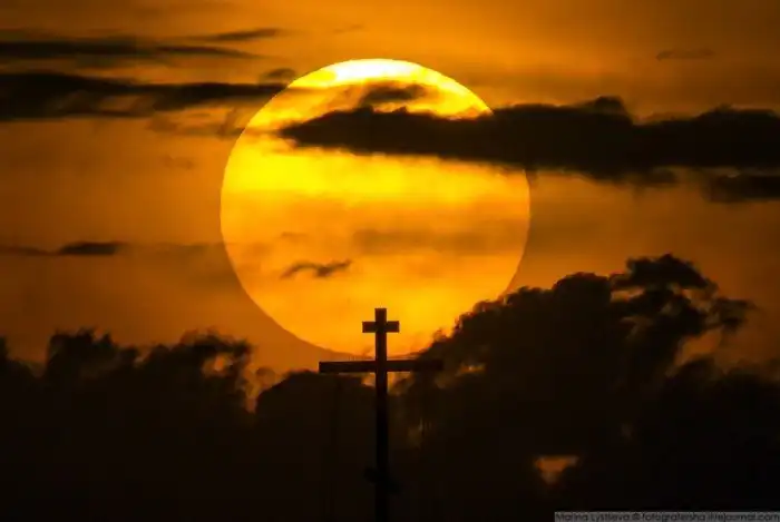 Как солнце вставало над Кремлем