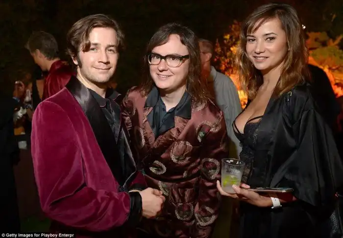 Малинник без садовника: ежегодная вечеринка в особняке Playboy прошла без Хью Хефнера