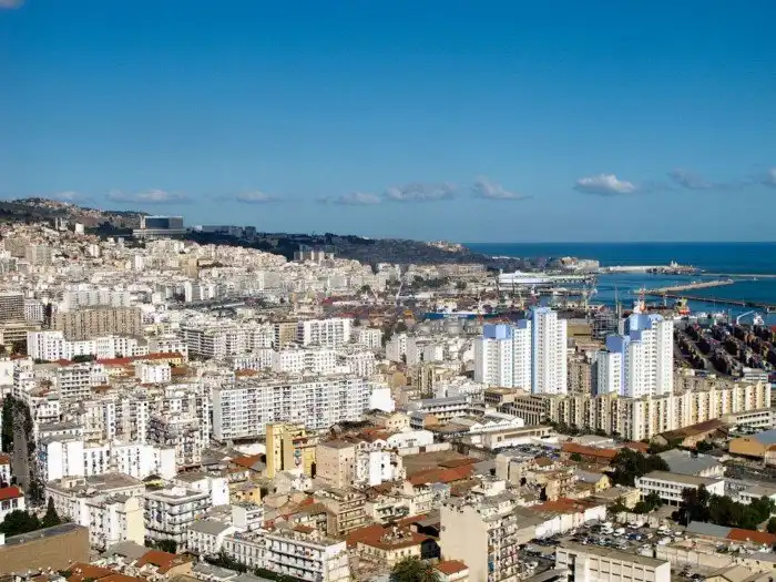 Топ-9 худших для жизни городов мира