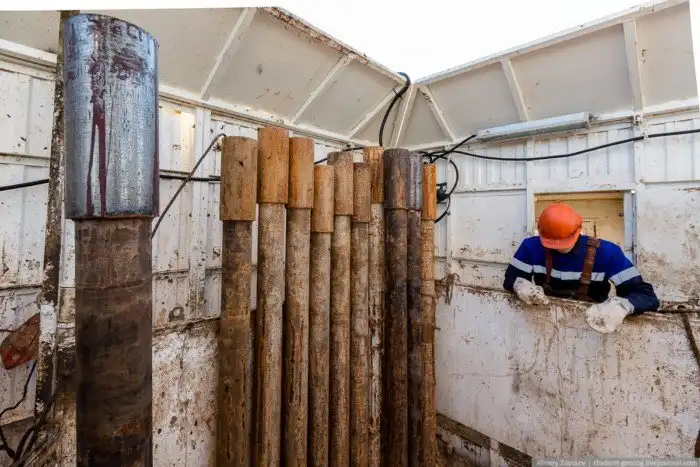 Как бурят скважины для нефти и газа?