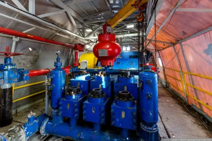 Как бурят скважины для нефти и газа?