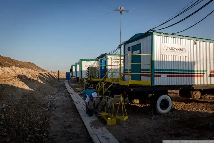 Как бурят скважины для нефти и газа?