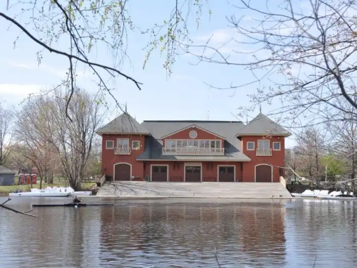 Захватывающая история о прощелыге, который успел побывать хирургом, начальником тюрьмы, преподавателем колледжа и не только