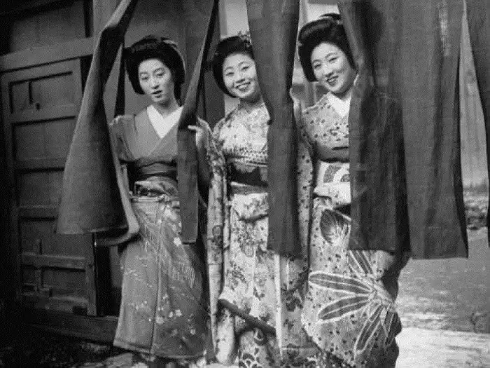 Сквозь слезы и на зависть другим: непростая судьба самой известной и высокооплачиваемой гейши