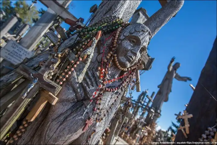 Странные места мира. Гора крестов в Литве