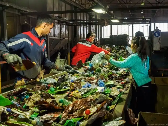 Как перерабатывают пластиковые бутылки