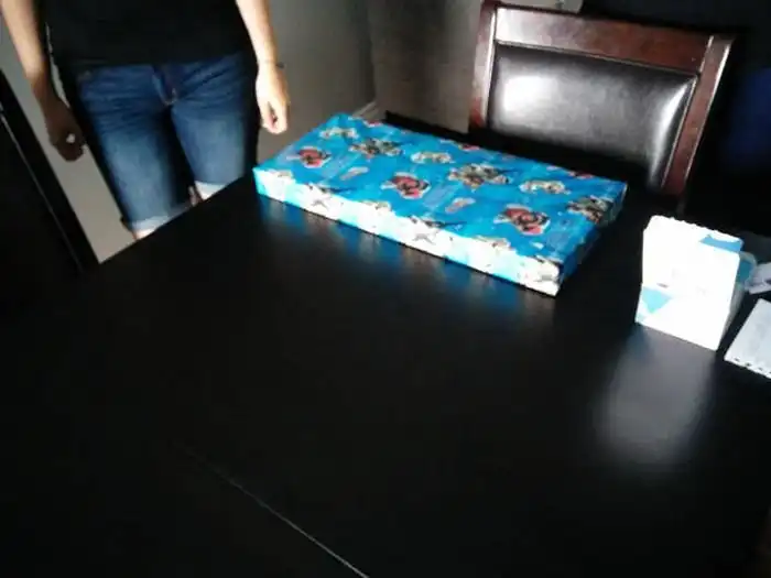 Братья сделали запоминающийся подарок младшей сестре