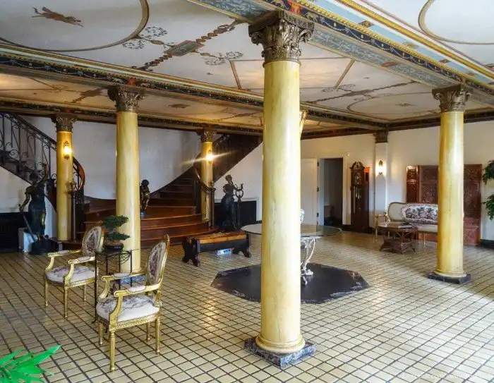 Дворец за миллион долларов