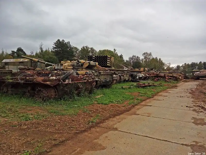 Кладбище старых танков.