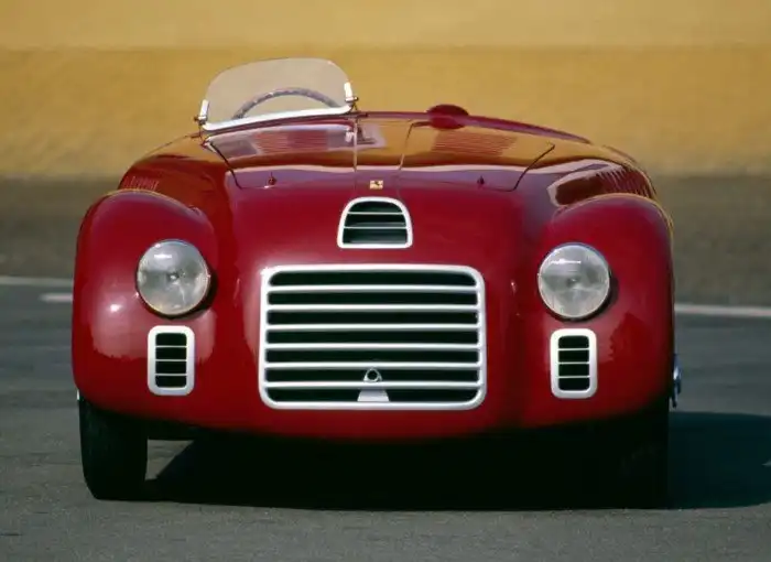 Самые первые автомобили в истории крупнейших брендов