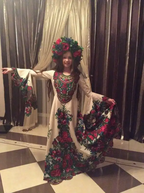 Автозагар, диеты, ботокс, эпиляция: будни маленьких королев красоты