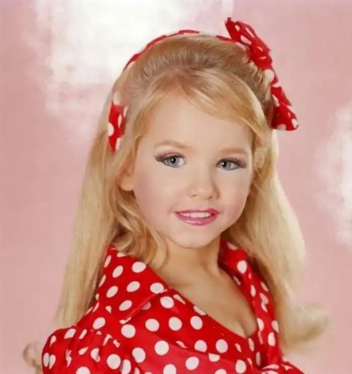 Автозагар, диеты, ботокс, эпиляция: будни маленьких королев красоты