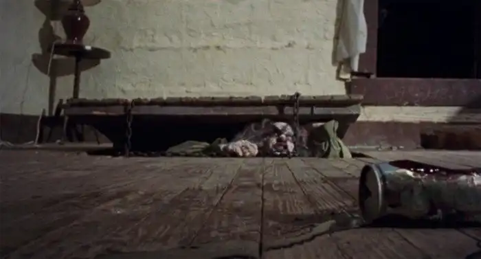 15 самых пугающих домов в фильмах ужасов