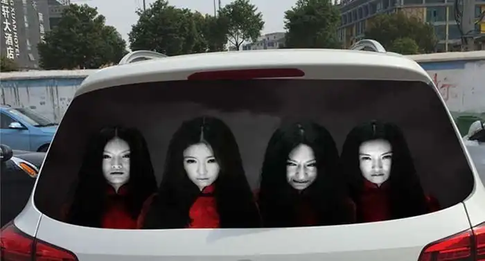 Жуткие наклейки для борьбы с любителями слепить светом дальних фар