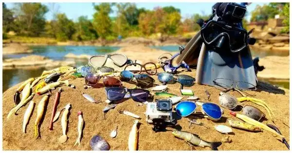 Вот что можно найти на дне озера