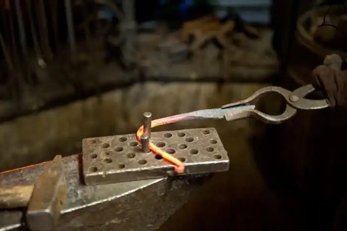 Как куют розы