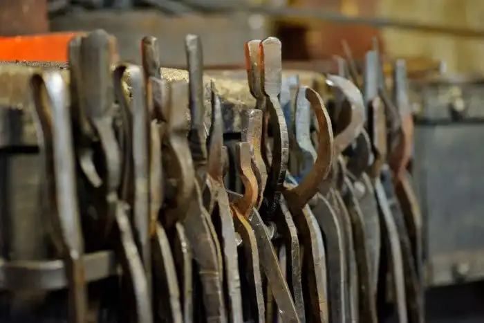 Как куют розы