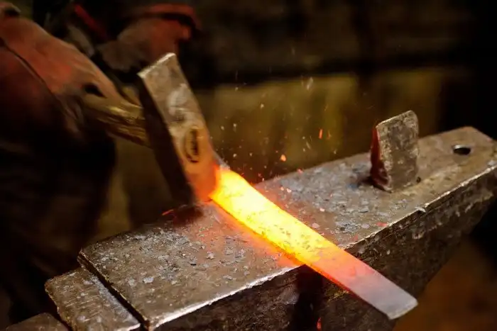 Как куют розы