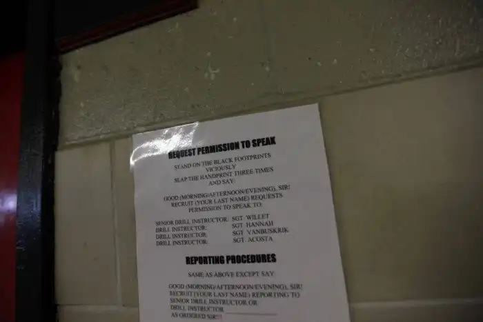 Как выглядят казармы, где живут и тренируются морские пехотинцы США