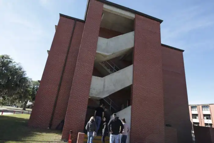 Как выглядят казармы, где живут и тренируются морские пехотинцы США