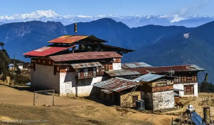 Бутанский монастырь. Медитация и фандрайзинг