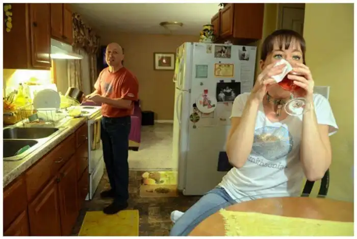 Сможете ли вы догадаться, какой ужас скрывает лицо этой красивой женщины?