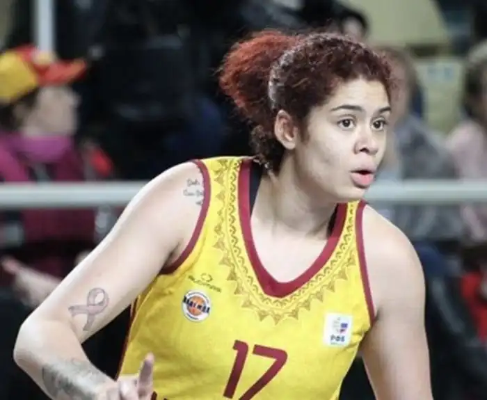 Баскетболистка Аманда Захуй из футбольного клуба «Надежда» выступает под фамилией матери Базокоу