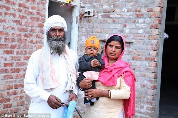 Жизнь 21-летнего юноши в теле младенца