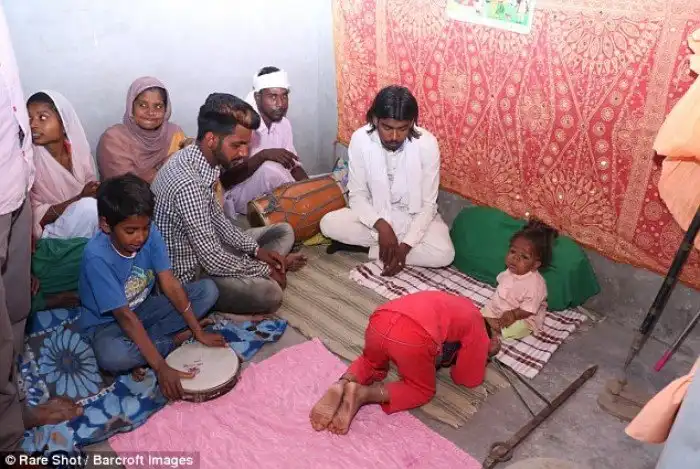 Жизнь 21-летнего юноши в теле младенца