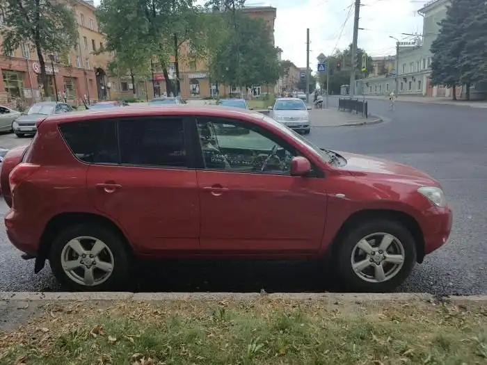 Автомобилистка из Челябинска пострадала из-за мошенника на машине-клоне