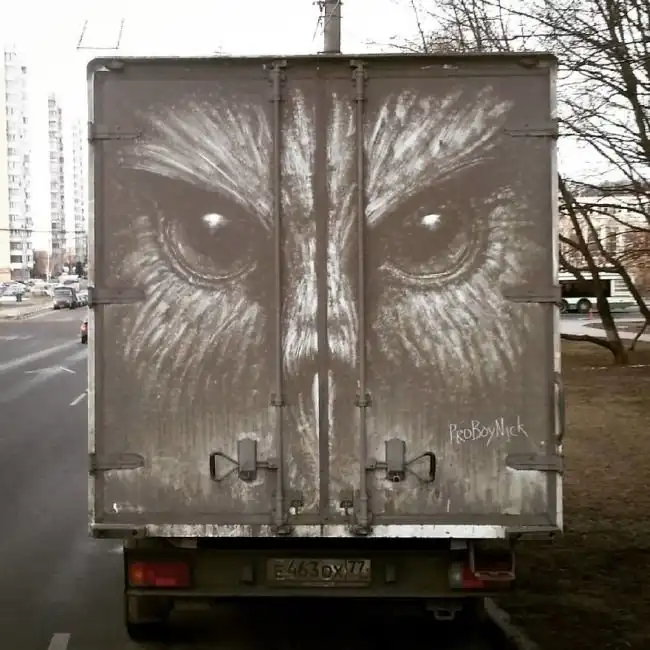 Прекрасные рисунки на грязных машинах