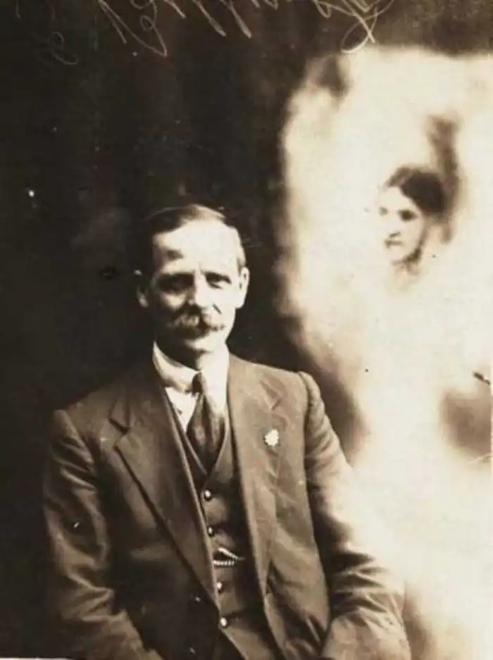 Пугающие фото со спиритических сеансов прошлого