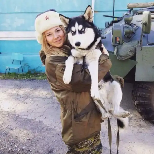 Очаровательные девушки в форме