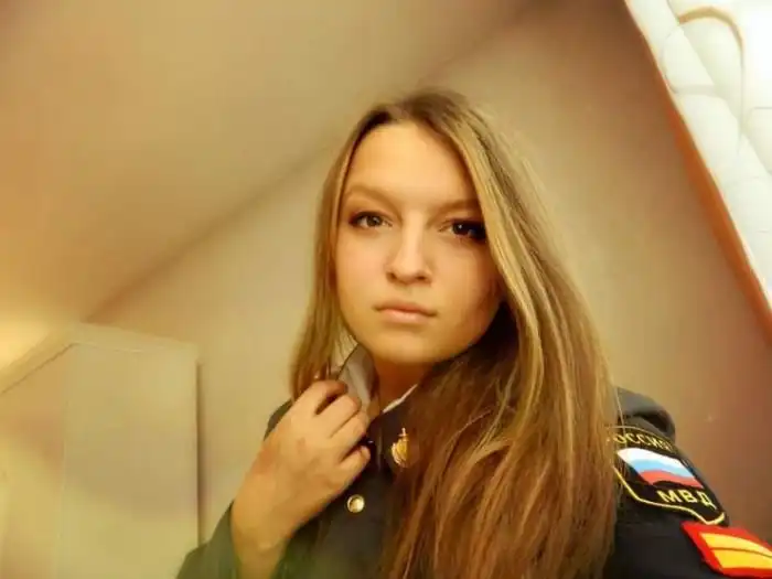 Очаровательные девушки в форме