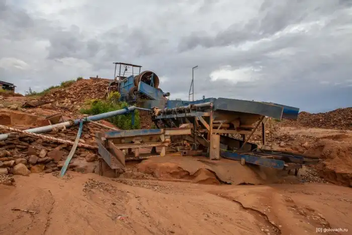 Как организована добыча сапфиров на Мадагаскаре