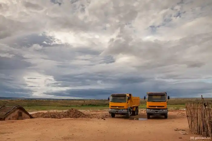Как организована добыча сапфиров на Мадагаскаре