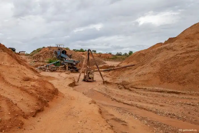 Как организована добыча сапфиров на Мадагаскаре