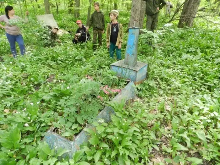 Реставрация могилы партизана Шоты Инанишвили