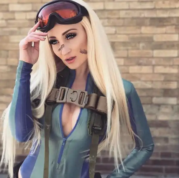 Холли Вульф - модель и косплеер из Канады