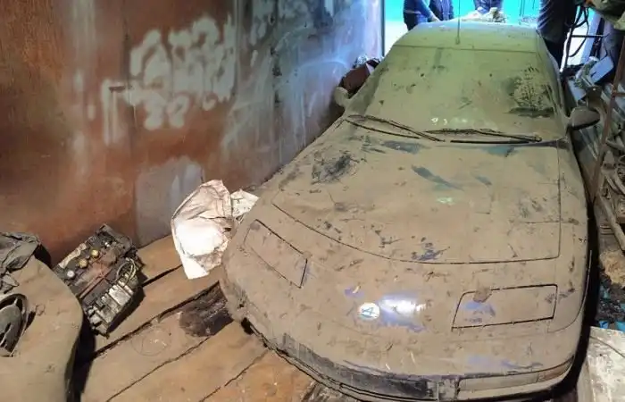 Найден эксклюзивный спорткар Renault Alpine A610 Turbo певца Жени Белоусова