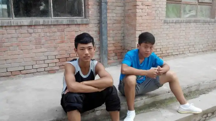 Почему у азиатов именно такой разрез глаз?