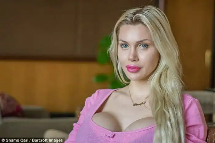 Пикси Фокс: девушка-барби