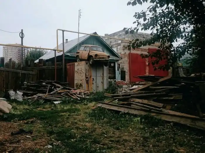 Автомобили, оказавшиеся в самых необычных местах