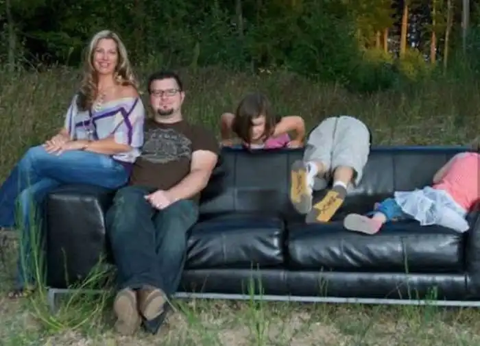 Дети, испортившие красивые семейные фото