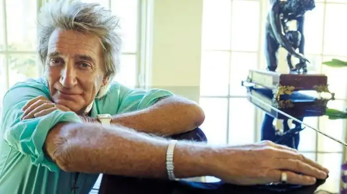 «И чтец, и жнец, и на дуде игрец» - чем ещё занимаются знаменитые люди?