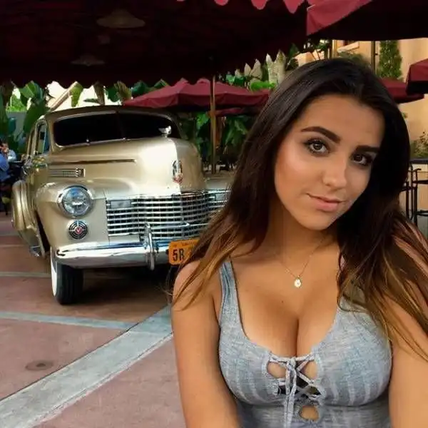 Девушки, которым нелегко смотреть в глаза