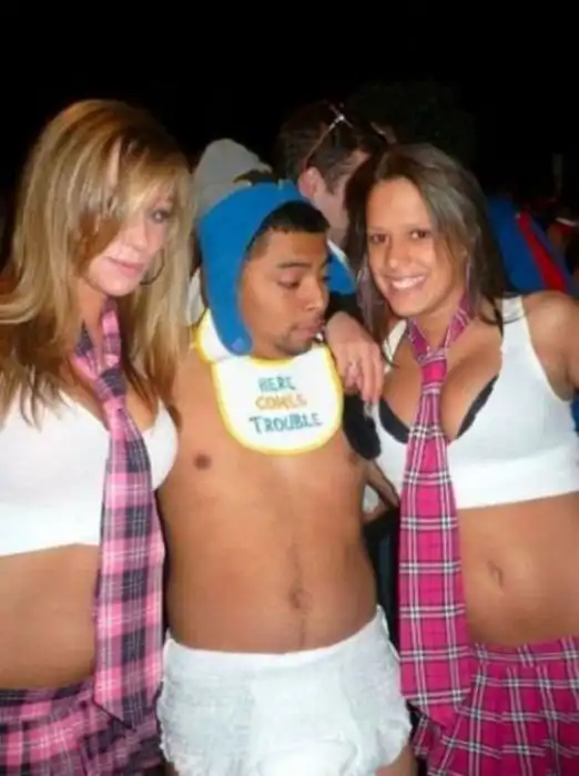 Мужчины пялятся на женскую грудь