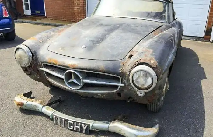 Mercedes 190 SL 1960 года выпуска, который пылился в гараже 30 лет