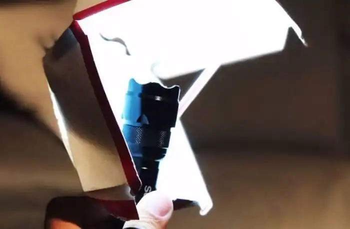 Удивительные фотопортреты, сделанные на смартфон с использованием нехитрой осветительной установки